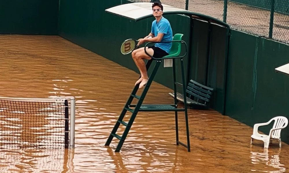 Αδερφός Τσιτσιπά: «Βουτιές» σε γήπεδο του τένις στη Κρήτη!